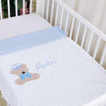 Paturica bebe ursulet personalizata cu nume, alb/bleu